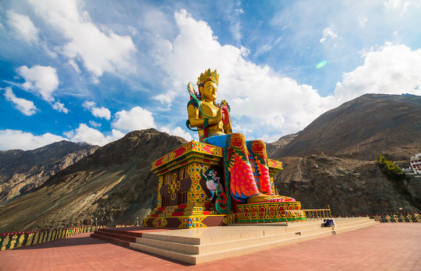 Leh 2N – Kargil 1N – Leh 1N - Nubra 2N – Pangong 1N – Leh 1N